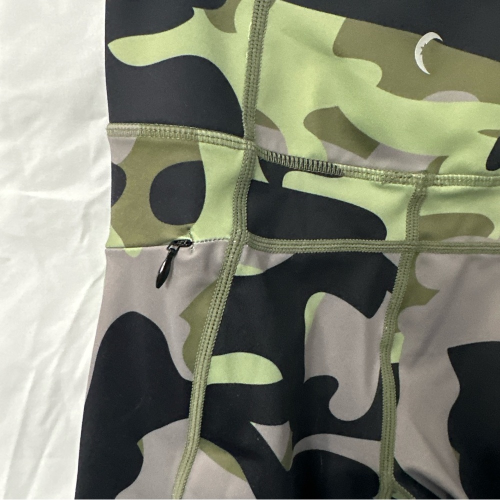 Zyia Active Camo Zipper Pocket Light n Tight 7/8 - Picture 12 of 15